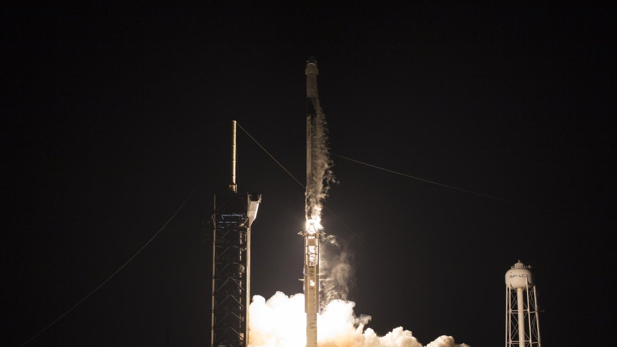 Una imagen proporcionada por la NASA muestra un cohete SpaceX Falcon 9, en una fotografía de archivo.