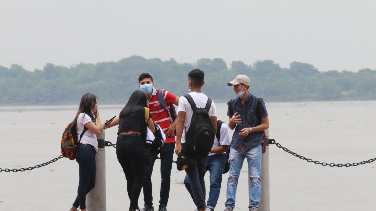 Los jóvenes lamentan no tener espacios para jugar y hacer deporte en Guayaquil.