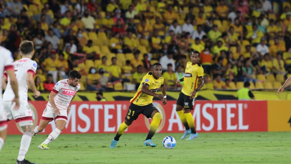 El Ídolo tuvo que conformarse con un empate ante un también combatiente Lanús que no dejó ganar espacios.
