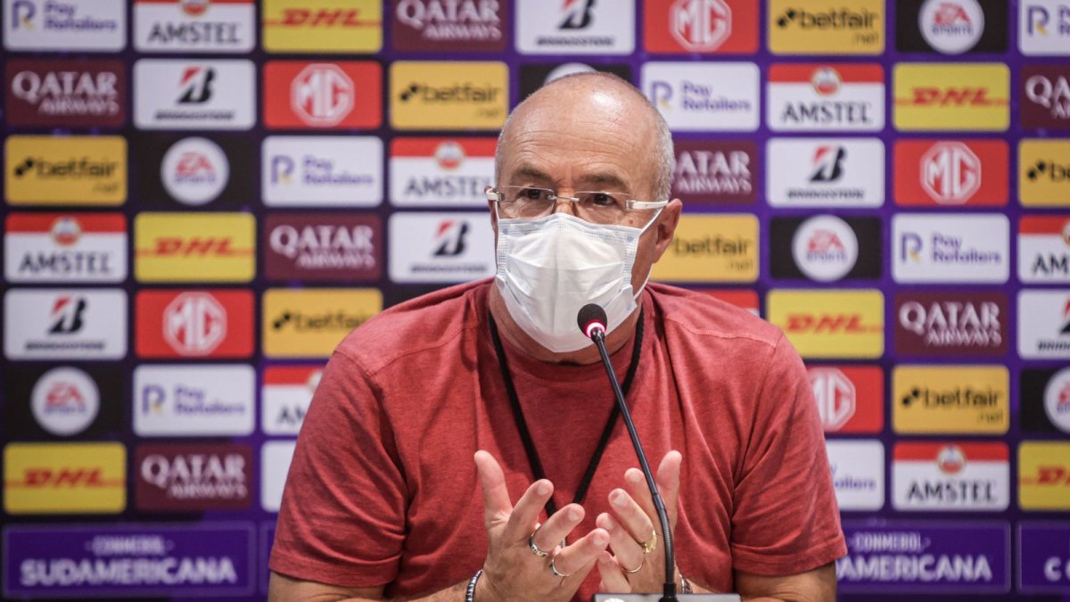 Jorge Célico reconoció que Barcelona no tuvo espacios para hacerle daño a Lanús.