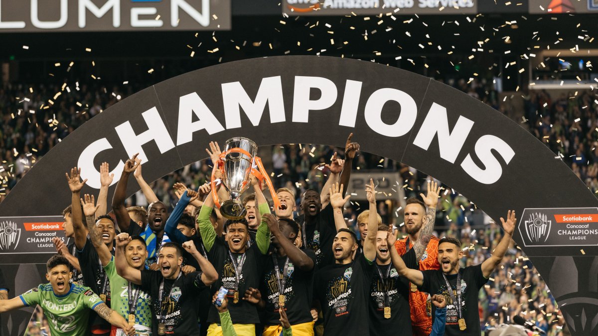 Seattle Sounders se proclamó campeón de la Concachampions con Xavier Arreaga (con la copa) como estelar.
