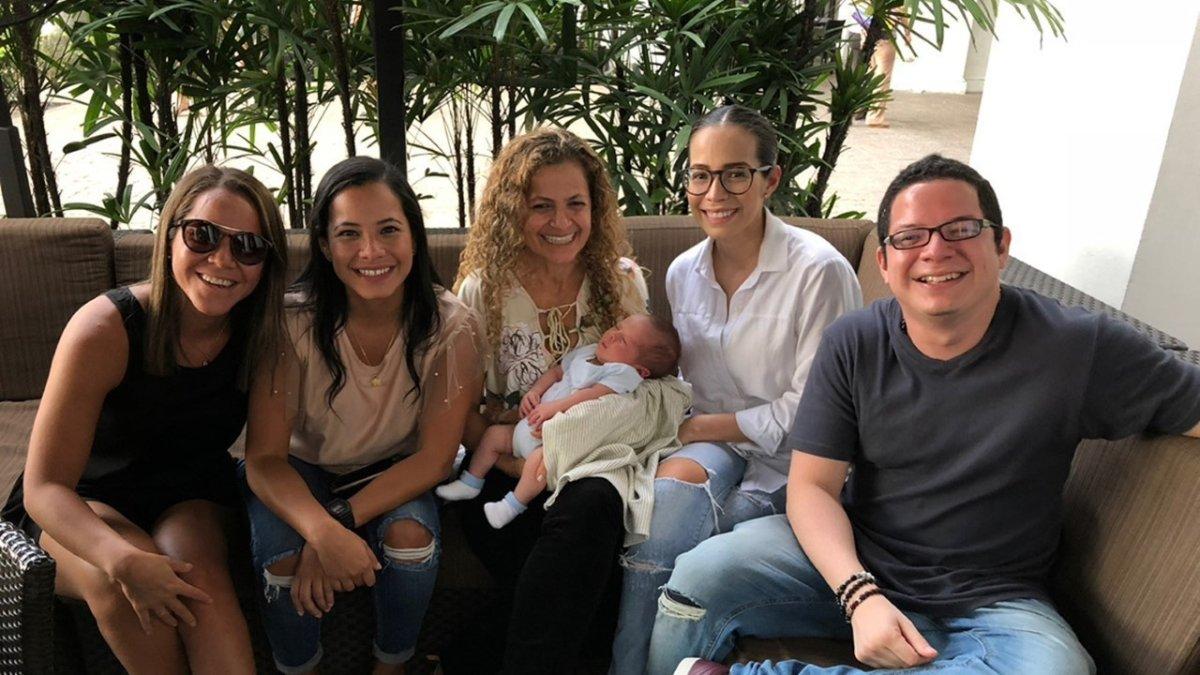 Desde la cuna les enseñó a compartir lo que tenían, no lo que sobraba.