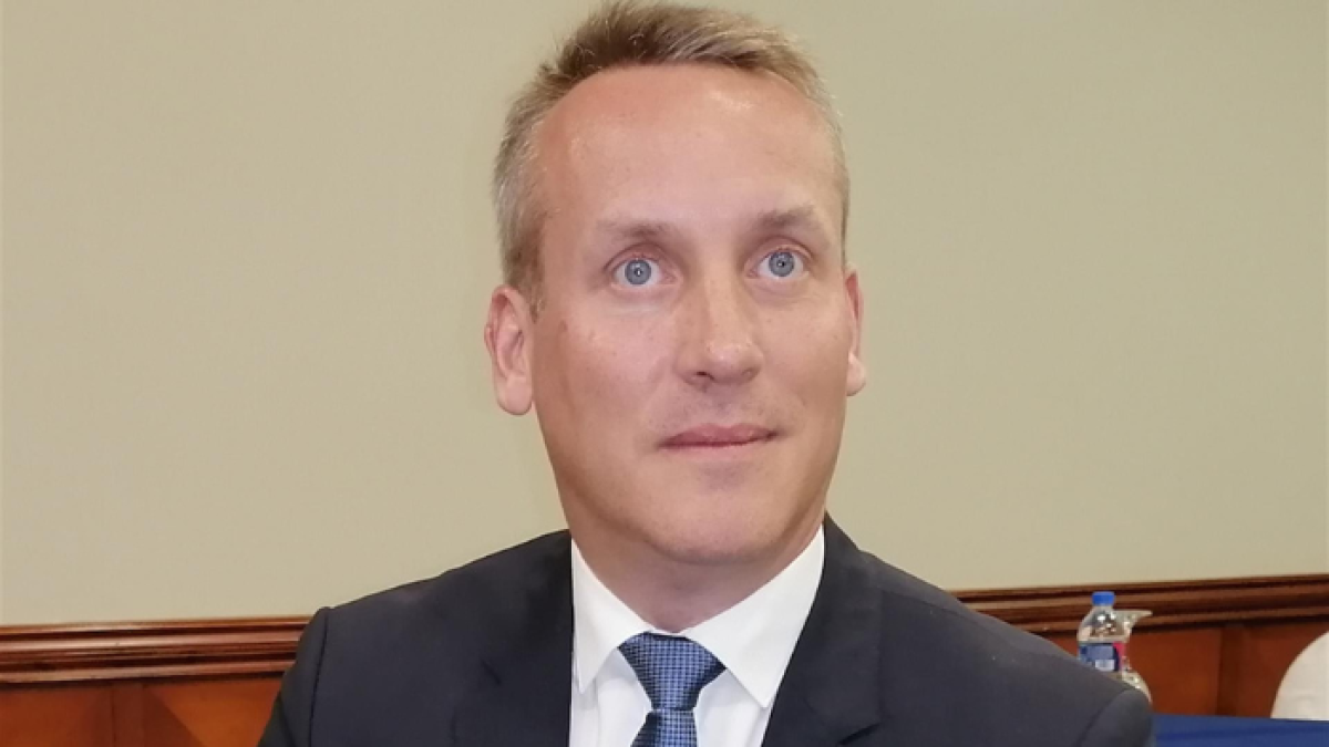 El director del programa comunitario de Asistencia Contra el Crimen Transnacional Organizado (EL PAcCTO), Xavier Cousquer, posa en entrevista con Efe, el 4 de mayo de 2022, en Quito (Ecuador).