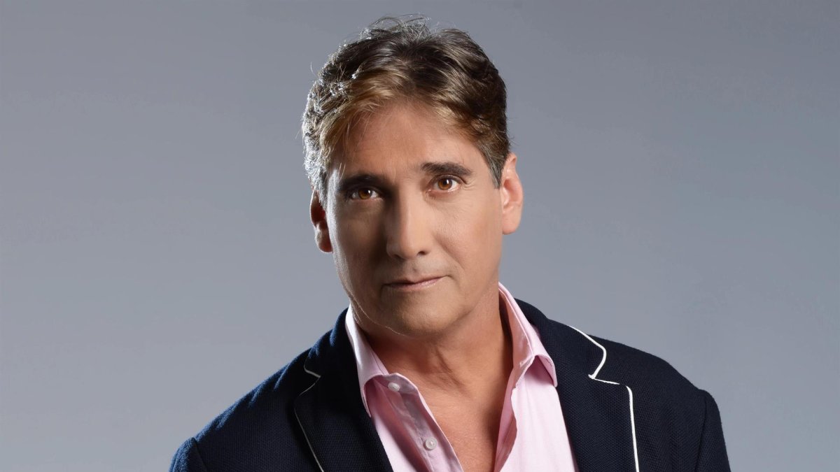 Fotografía cedida por Félix Orco donde aparece el actor y cantante venezolano Guillermo Dávila quien regresa a Puerto Rico para interpretar sus mayores éxitos en el Centro de Bellas Artes de Caguas.