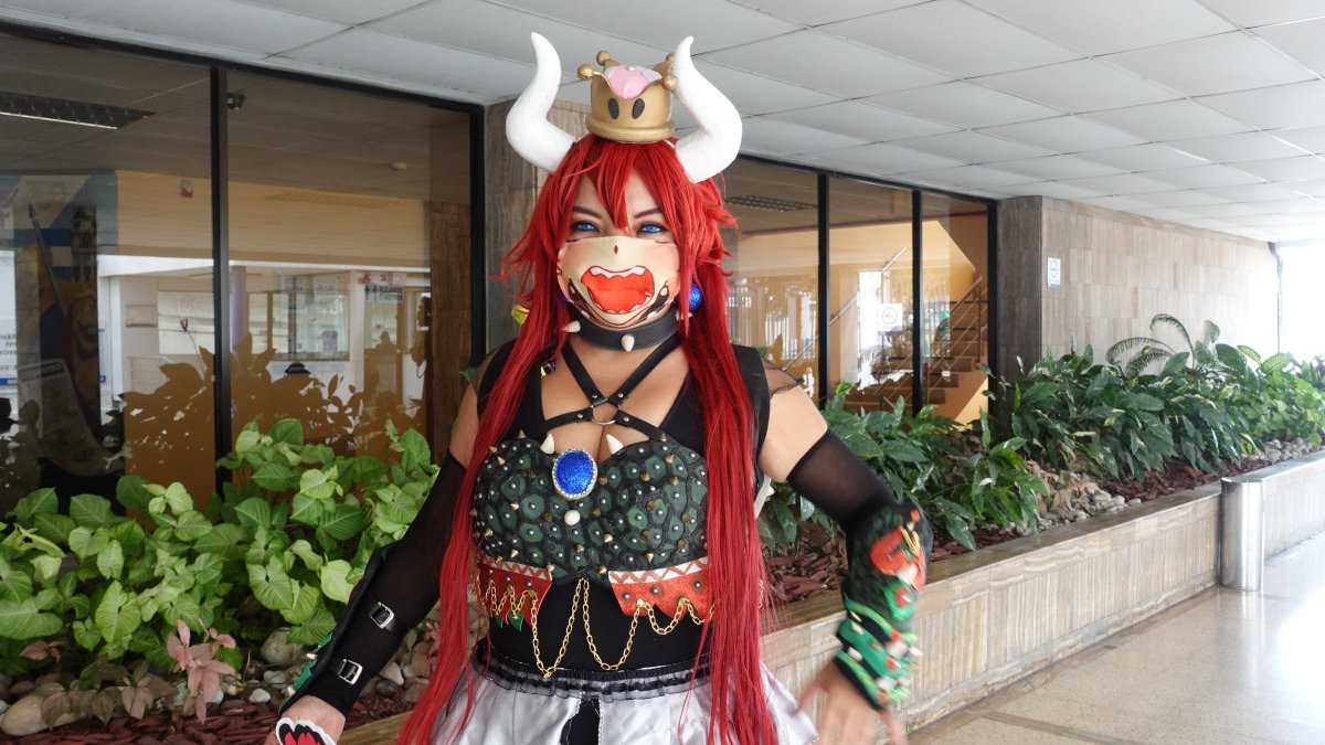 Ruth mantiene su pasión por el cosplay coordinando sus responsabilidades y amor como madre de tres hijos.