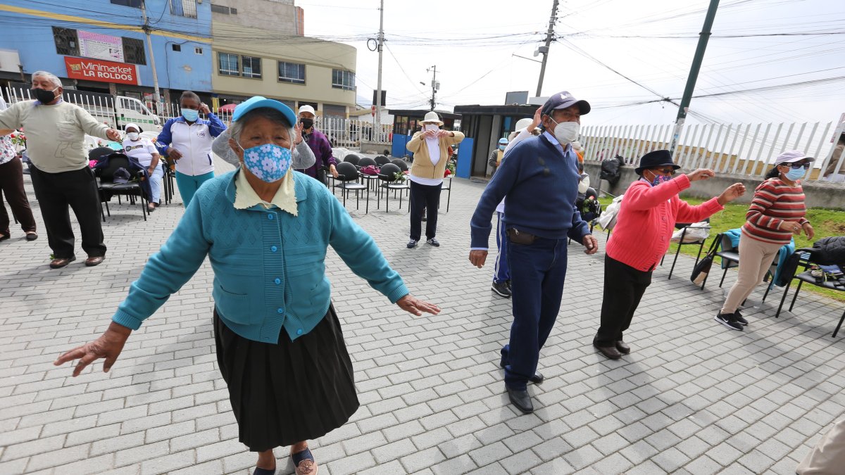 En Casa Somos, de La Roldós, se juntaron los favorecidos por el programa ‘60 y piquito’ para seguir con sus actividades deportivas, médicas y sociales.
