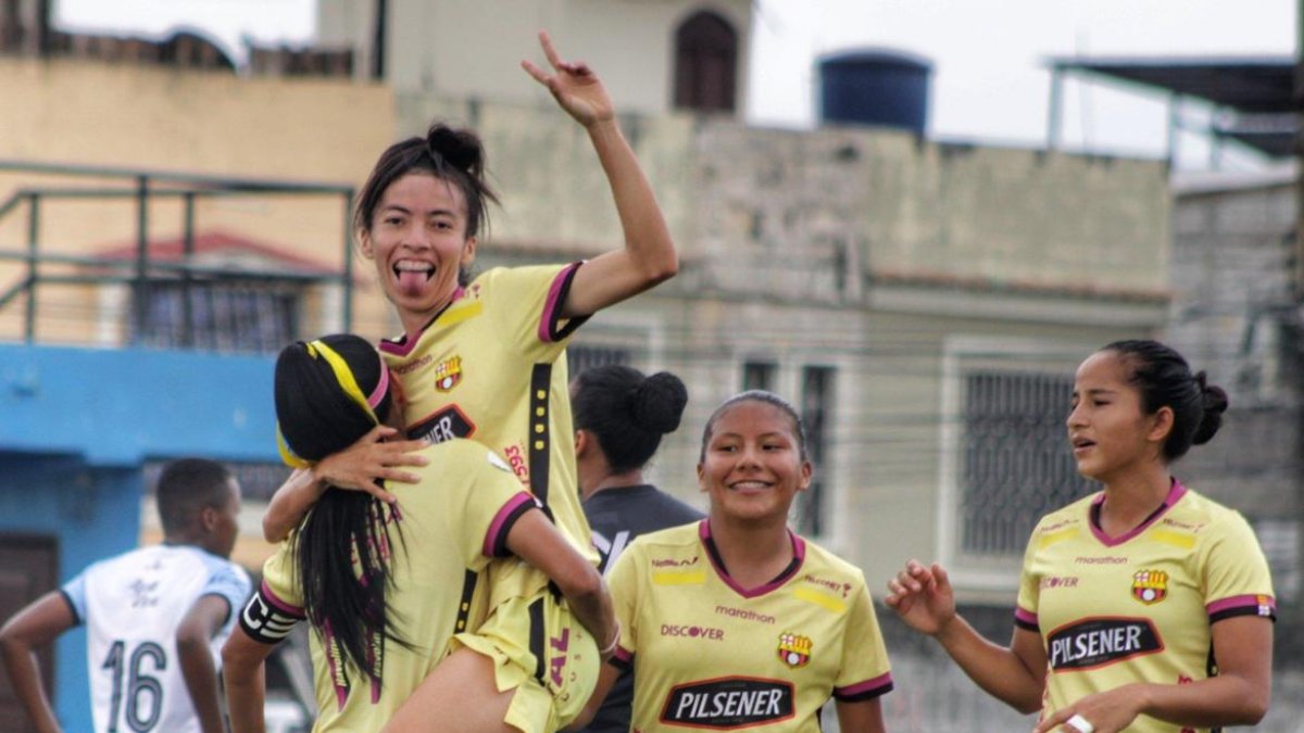 Las jugadoras de Barcelona lideran de forma arrolladora la llave número uno del torneo femenino, mientras que en la otra serie las futbolistas de Ñañas mandan.
