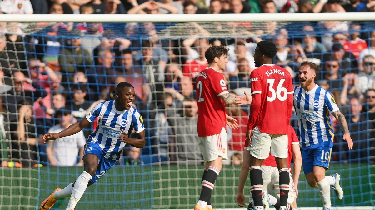 Moisés Caicedo anotó el primer gol del 4-0 contra el Manchester United.