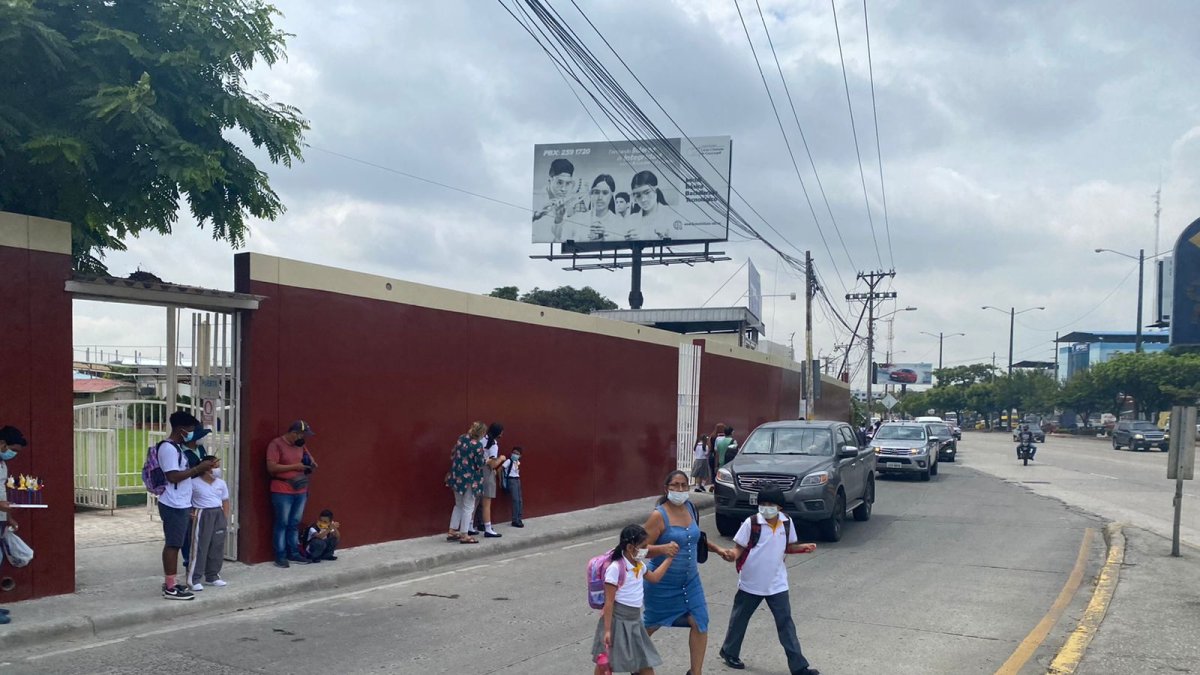 Inversión. El colegio Liceo Cristiano levantó este año un muro y compró cámaras, por unos $ 100 mil.