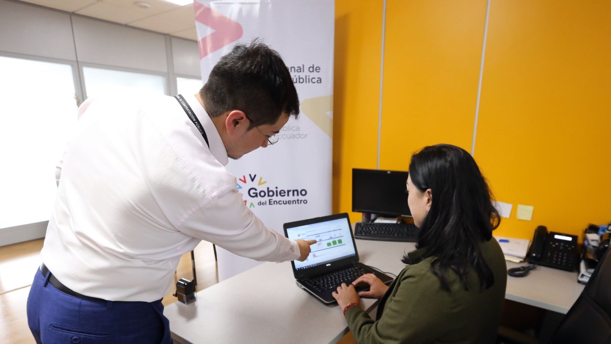 Compras. En la web del Servicio de Contratación Pública constan todos los procesos de compras. Allí los proveedores deben realizar las pujas.