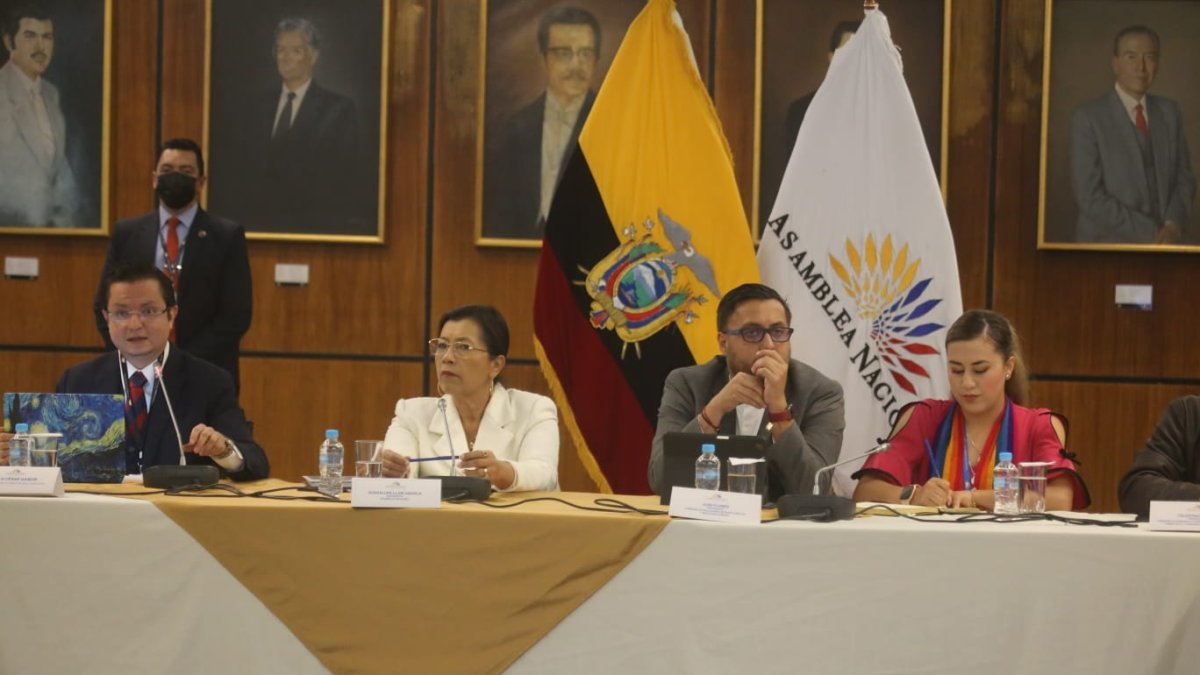 Reunión presidida por Guadalupe Llori, presidenta de la Asamblea Legislativa, para conocer el avance de la agenda legislativa