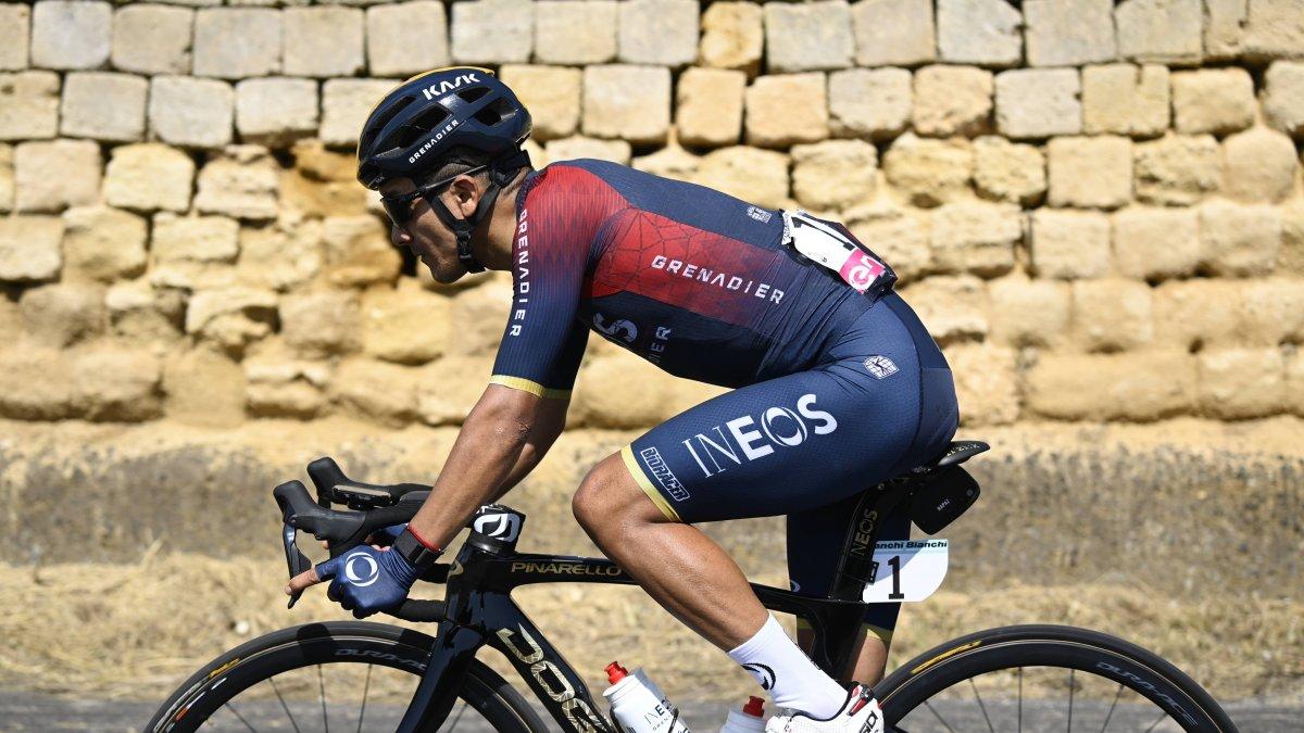 Richard Carapaz estrenó bicicleta en la primera etapa de montaña de la Corsa Rosa