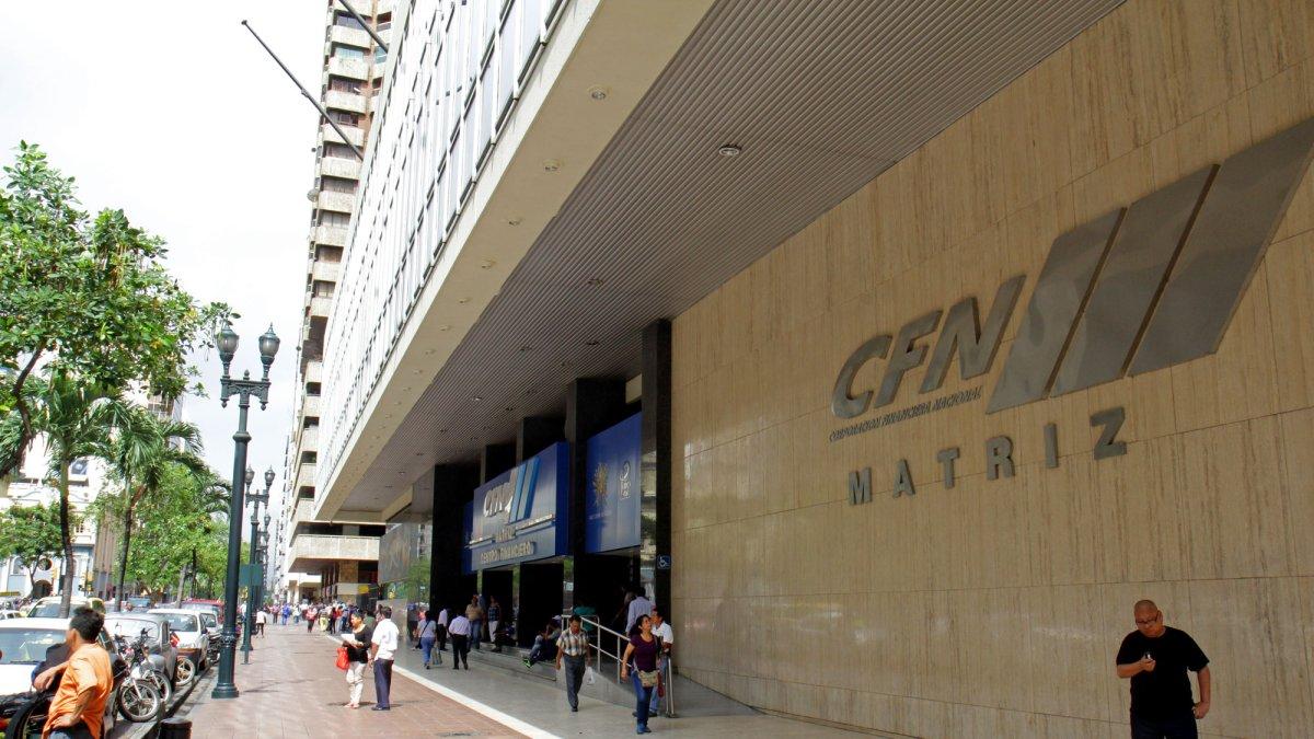 Fachada de la agencia matriz de la Corporación Financiera Nacional (CFN), en Guayaquil.