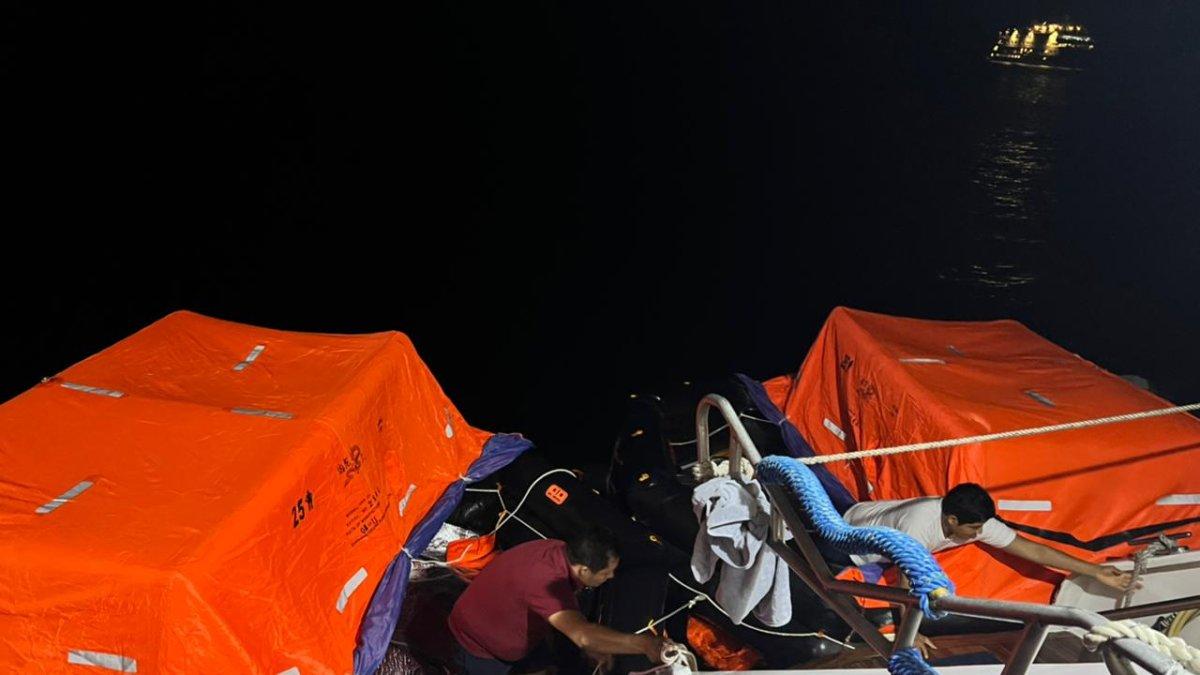 Percance. La Armada del Ecuador rescató a los pasajeros y tripulantes de una embarcación que tuvo un conato de incendio cerca de Galápagos.