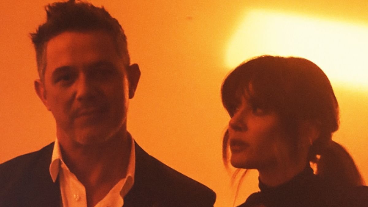 Este es el tercer sencillo que presenta la puertorriqueña como avance de su próximo disco titulado El Amor Que Merecemos.