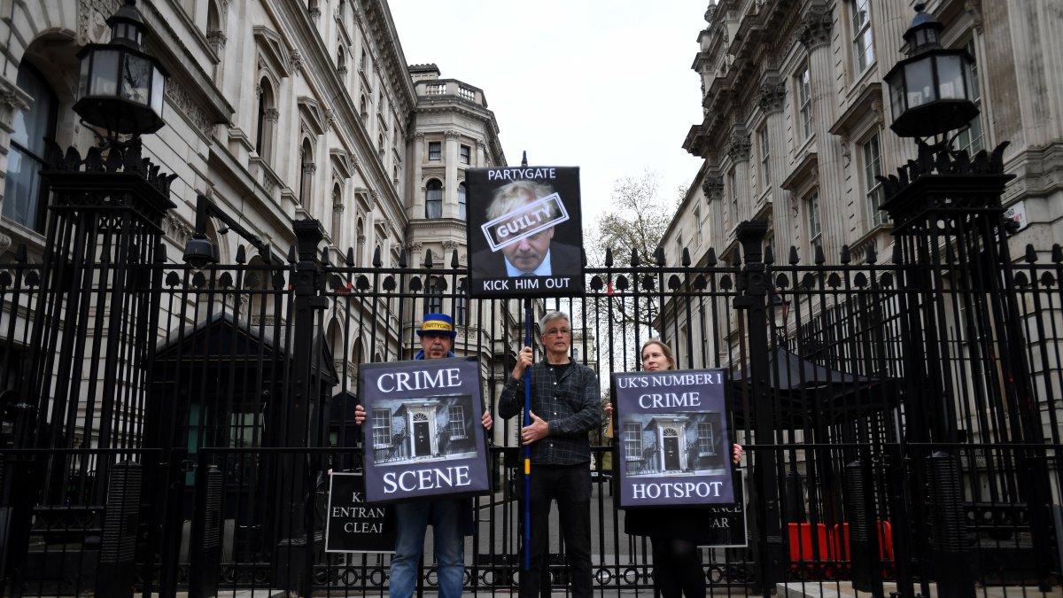 Imagen de archivo de una protesta por las fiestas Downing Street.EFE/