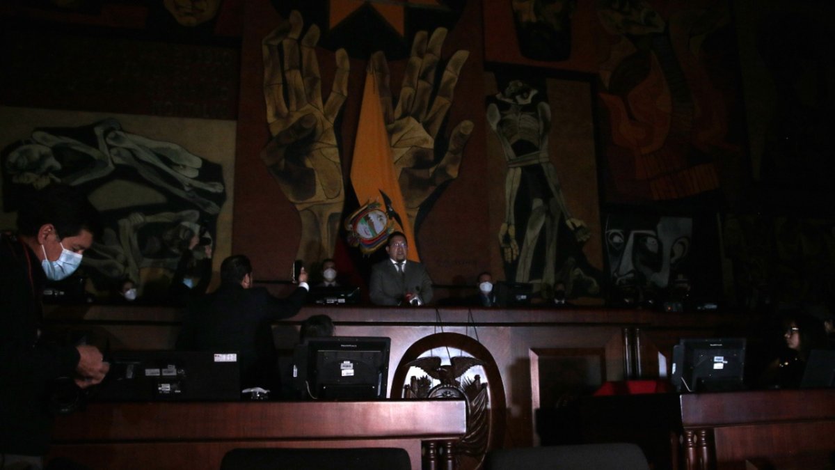 El 24 de febrero pasado se hizo el primer intento para conformar la comisión. Ante la negativa de Llori, se apeló su presidencia. Eso hizo que se suspenda la sesión y se apague las luces del pleno.