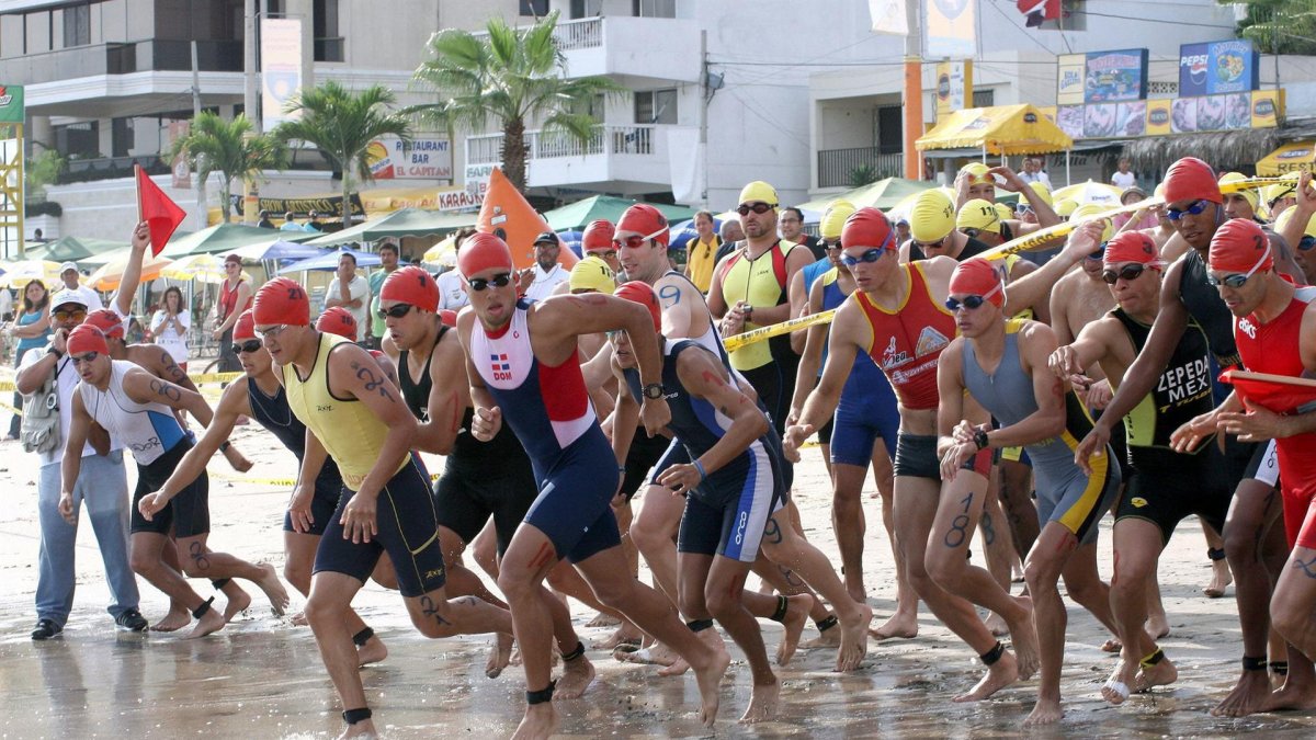 En la imagen un registro de archivo de otra competencia de triatlón en Ecuador.