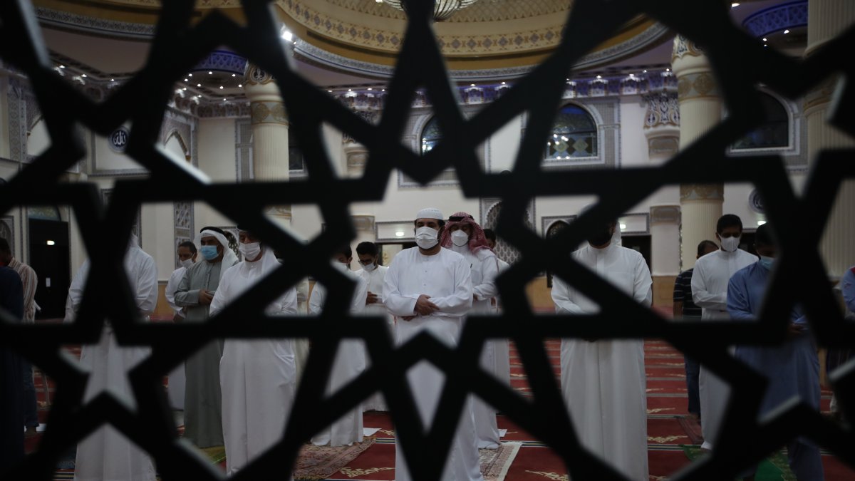 El difunto mandatario siguió los pasos de su padre y lideró la puesta en práctica en el país de numerosos proyectos de modernización y desarrollo.