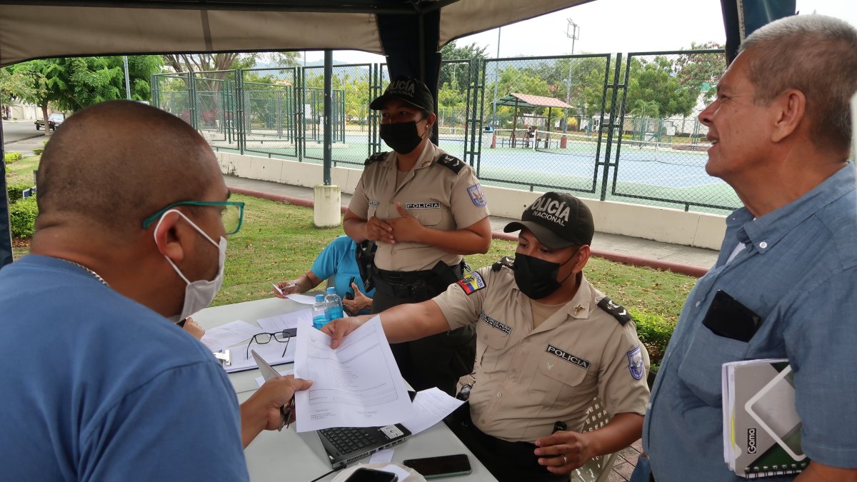 Los líderes barriales de Puerto Azul gestionaron la instalación del botón de pánico