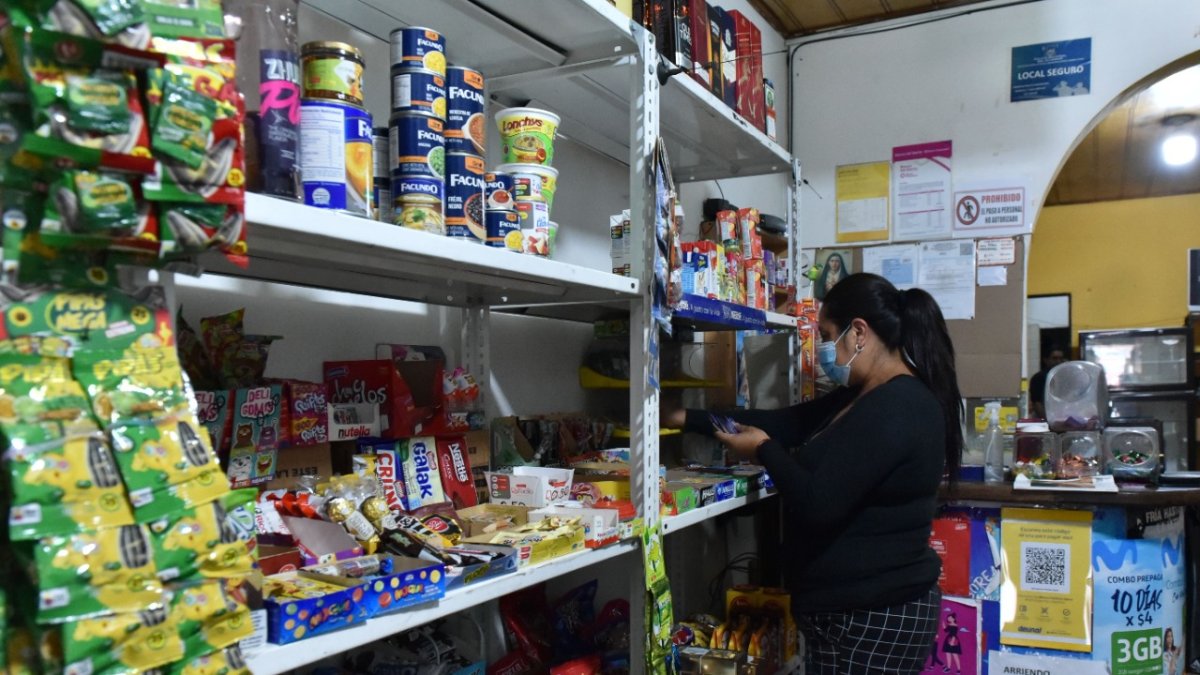Las pequeñas tiendas que se abrieron en pandemia ahora registran menos visitas de clientes.