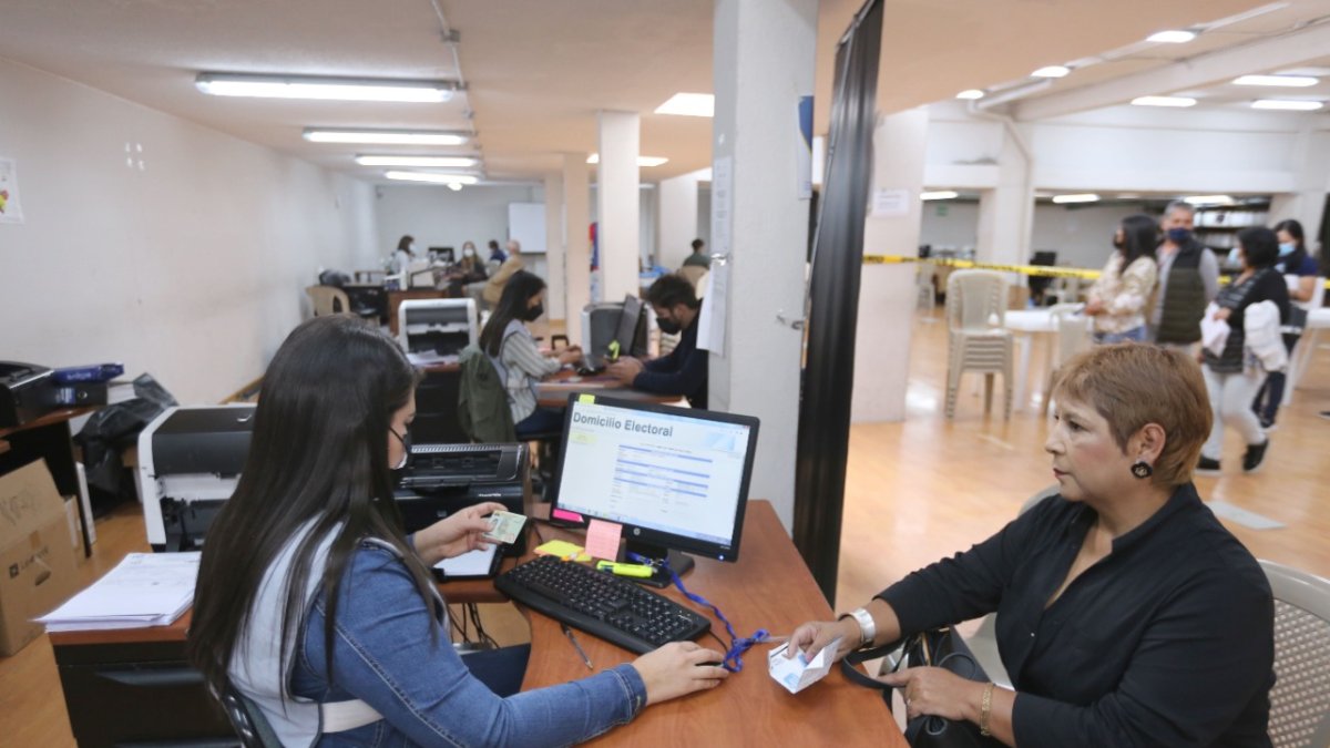 Trámite. El Consejo Electoral atenderá hoy hasta las 17:00, en sus 24 delegaciones, los cambios de domicilio.