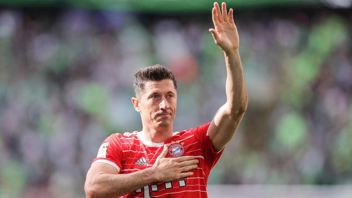 El futbolista polaco precedió en la lista de goleadores al checo Patrik Schick (24, Bayer Leverkusen), al noruego Erling Haaland (22, Borussia Dortmund) y a los franceses Christopher Nkunku (20, RB Leipzig) y Anthony Modeste (20, Colonia).