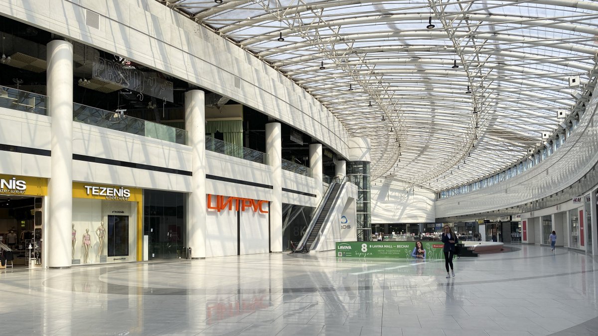 Kiev. El mayor centro comercial de Ucrania reabrió en esta capital, aunque todavía recibe a pocos visitantes.