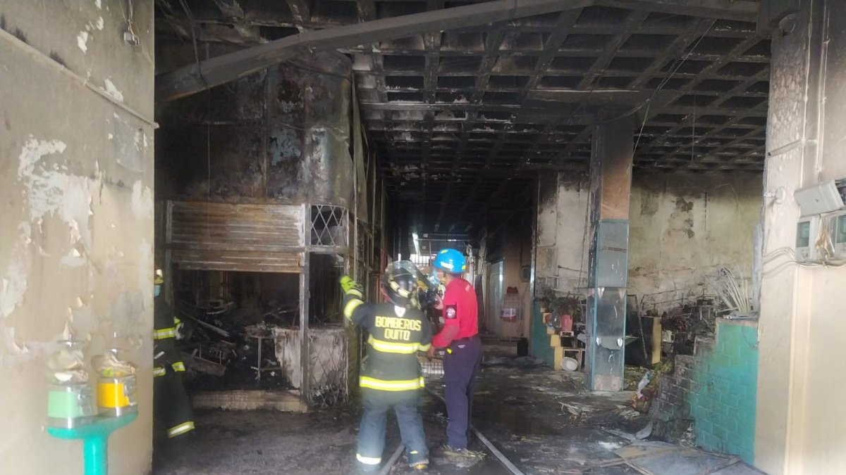 La zona afectada fue la que está destinada para los abastos. Los rescatistas movilizaron 17 vehículos y 47 efectivos.