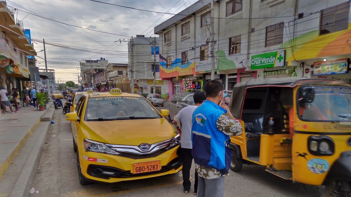 El Gobierno busca que transportistas como taxistas y tricimotos no suban las tarifas.