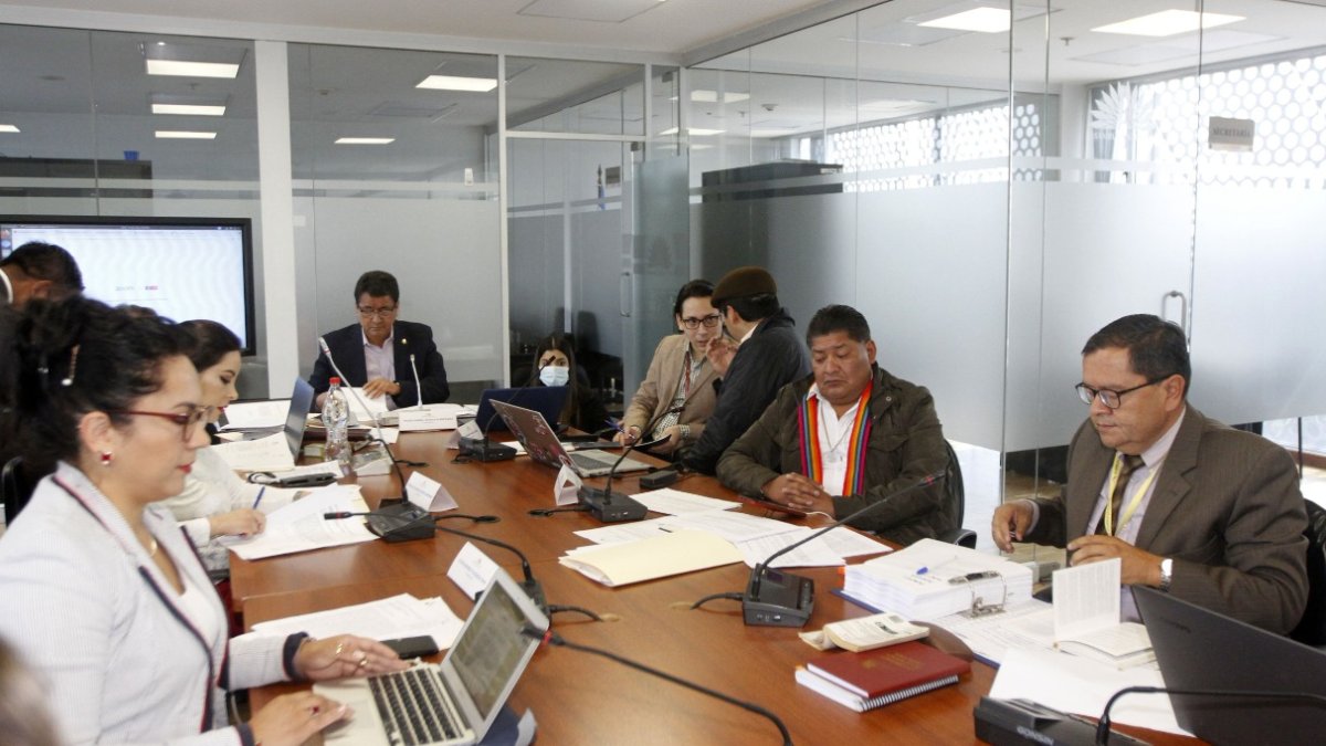 Reclamo. El abogado de Llori, Francis Abad (derecha) advirtió que durante este proceso se habrían cometido varias nulidades.