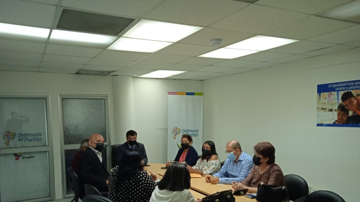 Las siete asociaciones accionantes conversan con la Defensoría para coordinar acciones legales.