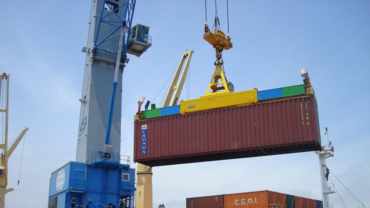 Oferta. El crudo, las frutas, los enlatados, entre la oferta que se exporta.