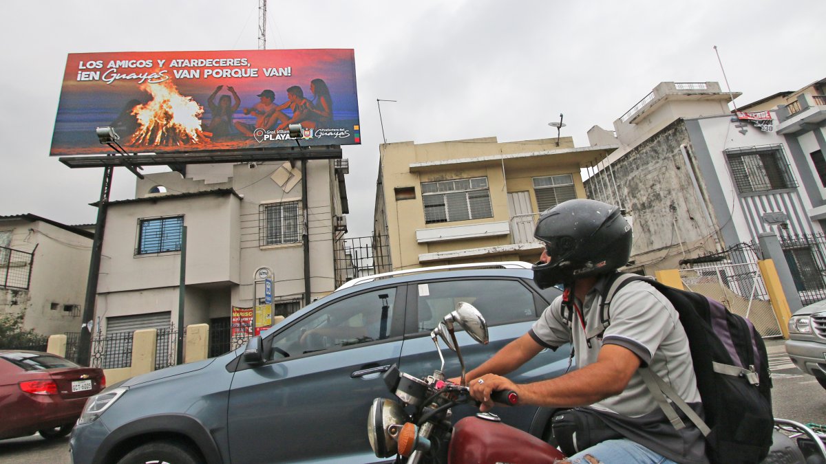 Ubicación. En las calles Piedrahita y Esmeraldas está ubicado el letrero que ha causado críticas en la ciudadanía.