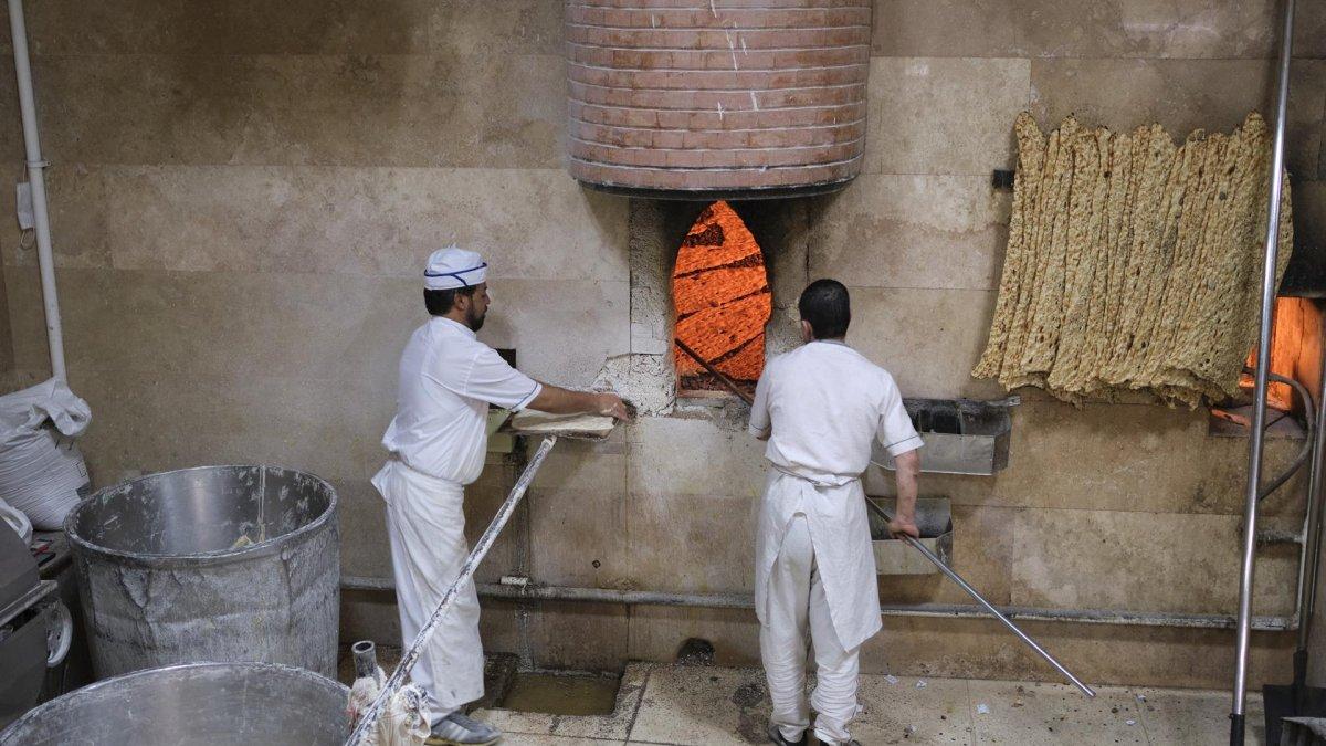 El pan, el último motivo de los iraníes para echarse a las calles