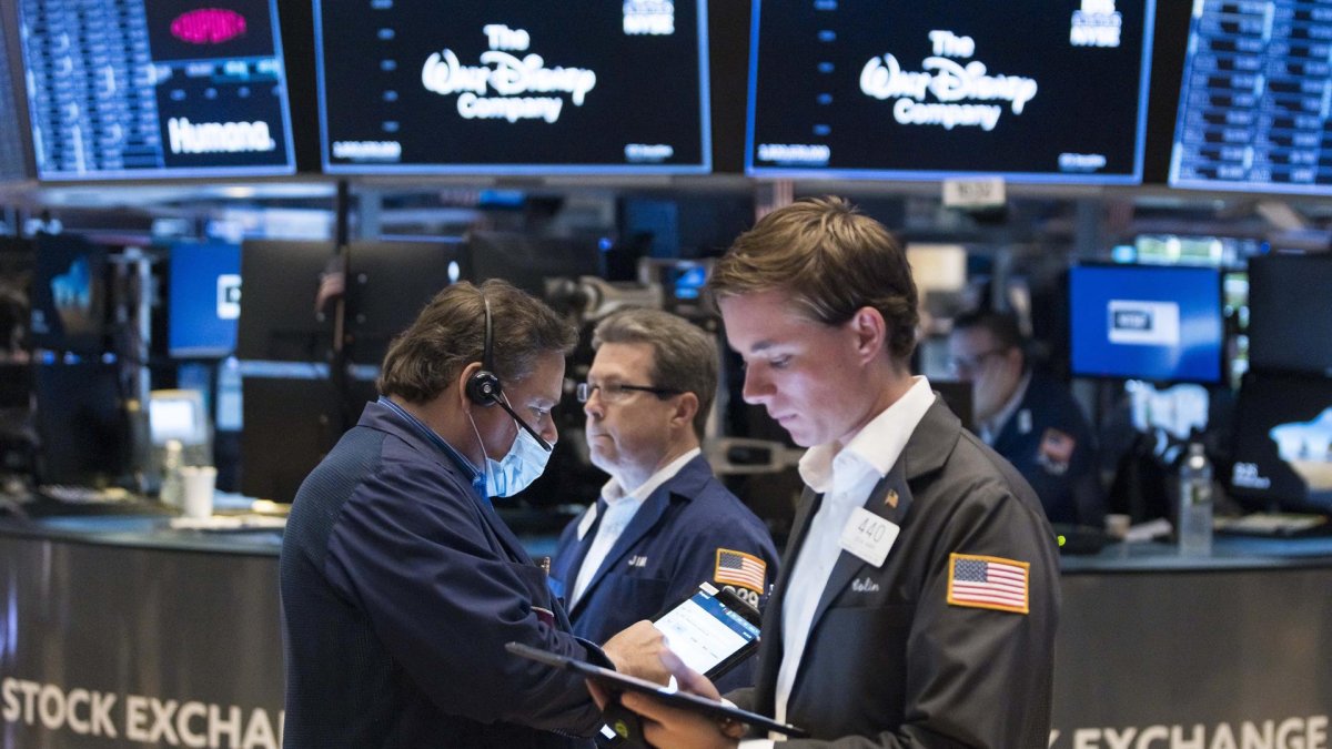 Economistas trabajan en la Bolsa de Nueva York (EE.UU.)