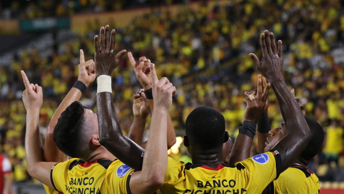 Barcelona saldrá con la urgencia de recuperar su nivel futbolístico, tras la floja actuación en la reciente fecha en la que cedió un empate de local por 1-1 ante el Deportivo Cuenca, para lo que contaría con la reaparición de una de sus principales figuras, el argentino-ecuatoriano Damián Díaz. Foto de archivo.