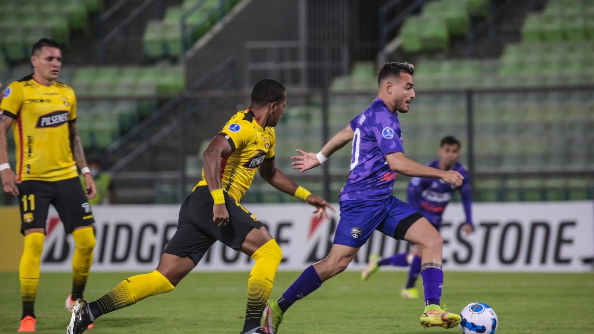 Barcelona desperdició la oportunidad de saltar al primer lugar del grupo. Con el empate ante Metropolitanos quedó segundo y depende de otro resbalón de Lanús para avanzar a octavos.