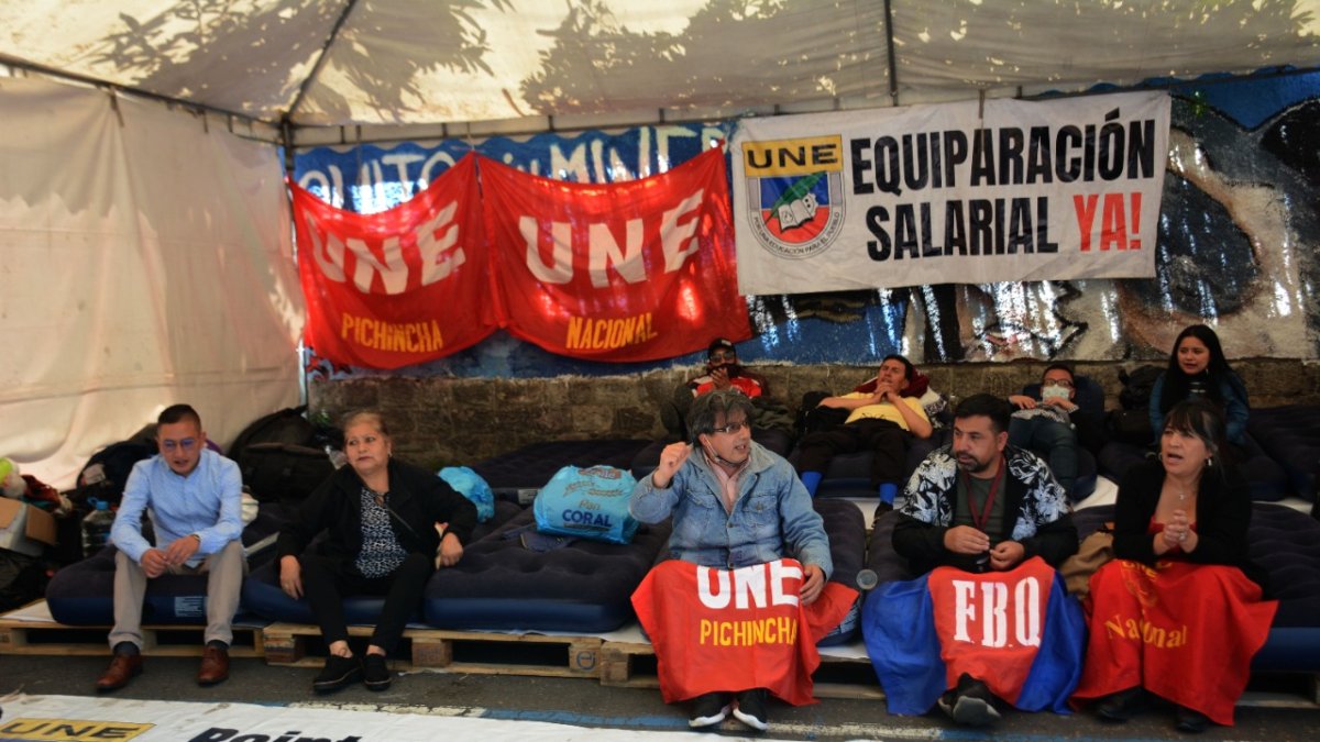 El 4 de mayo de 2022, la UNE inició la huelga de hambre afuera de las instalaciones de la Corte Constitucional.