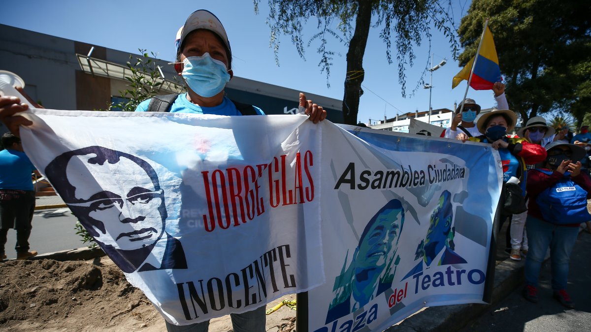 Los manifestantes mostraron pancartas durante la jornada en los exteriores de la Cárcel Número 4 de Quito