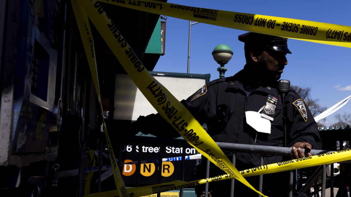 El sospechoso, que huyó de la escena, abrió fuego contra la víctima 