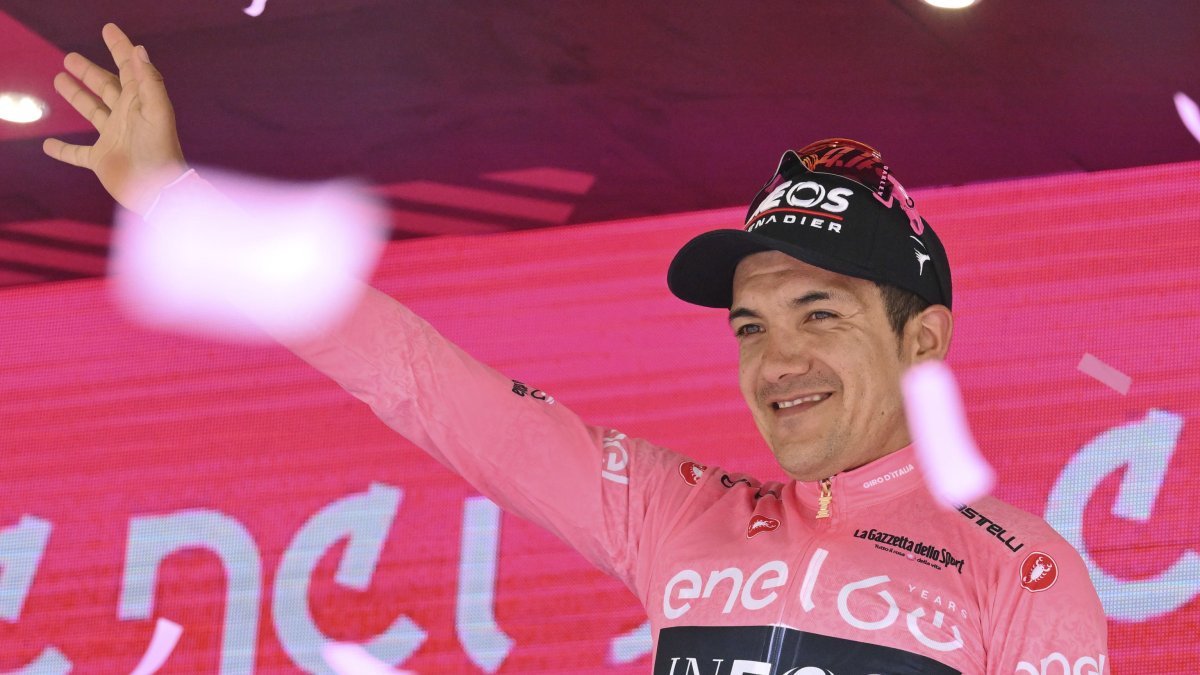 Richard Carapaz está y enfocado en defender la maglia rosa hasta el final.