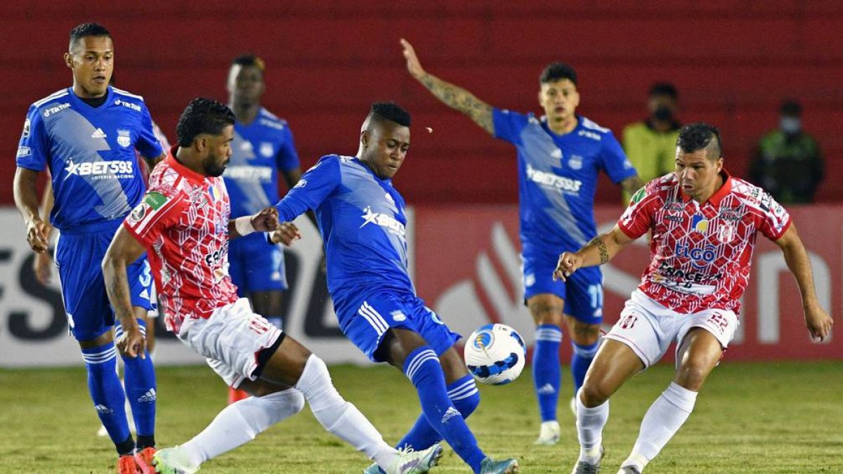 Emelec empató 1-1 ante Independiente Petrolero en el duelo de ida jugado en Bolivia.