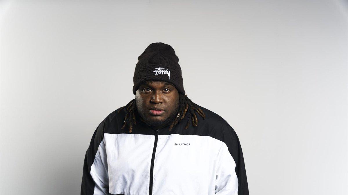 Fotografía cedida hoy por Telemundo donde aparece el cantante panameño Sech, quien cantará en la tercera edición de los Premios Tu Música Urbano, en los cuales tiene seis nominaciones.