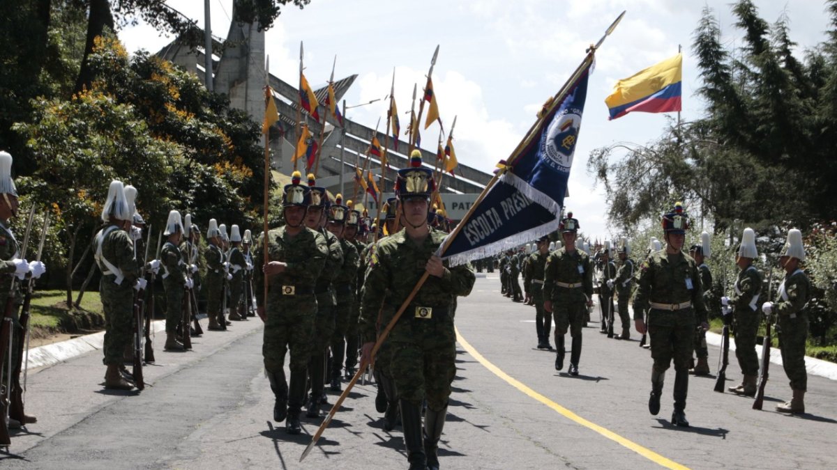 Quito. En la Cima de la Libertad, los soldados hicieron ayer una última práctica para la ceremonia militar.