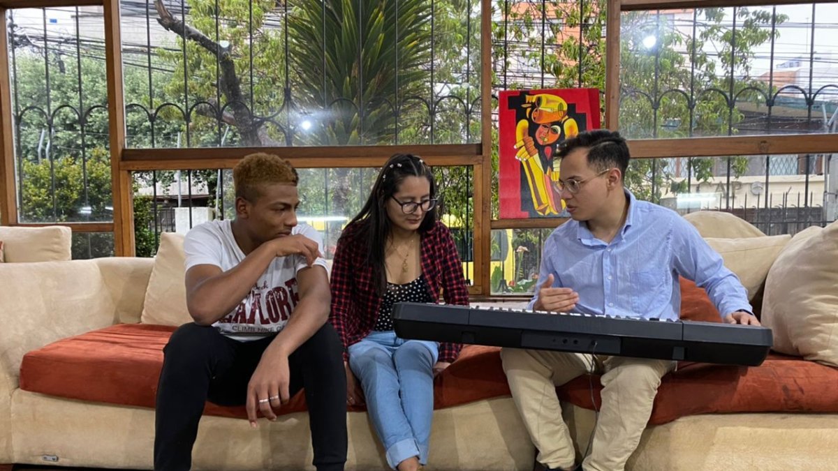 Realidad. Tres jóvenes de la fundación Despiértate, que forman parte del proyecto tras salir de casas de acogida.