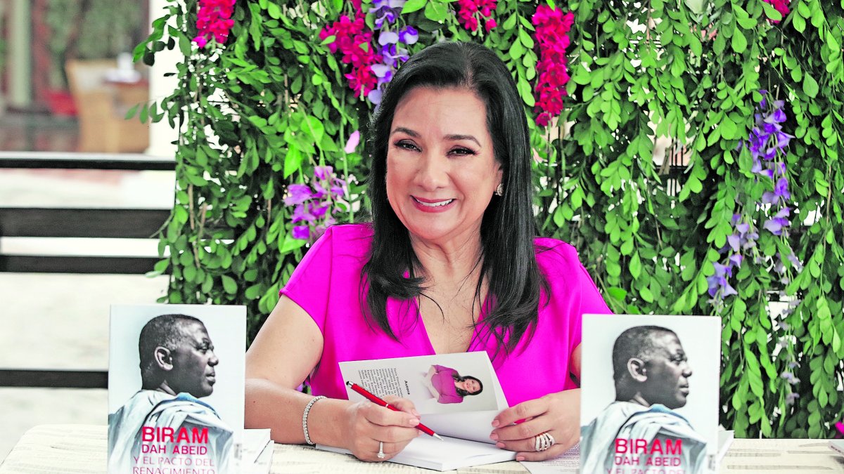 Tania Tinoco, durante la presentación de su libro.