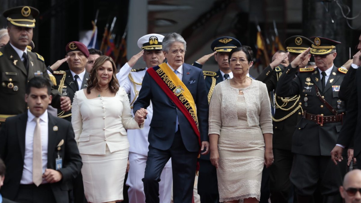Guillermo Lasso a la salida de la Asamblea Nacional en donde pronunció su Informe a la Nación.