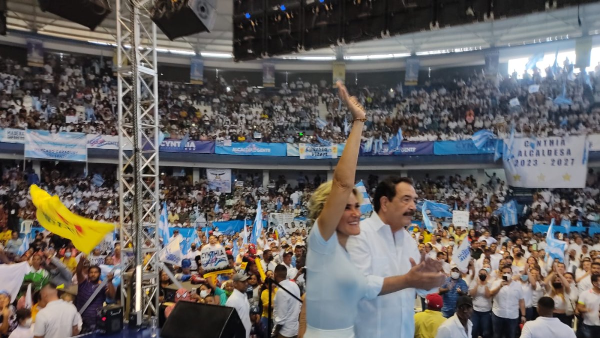 Cynthia en el lanzamiento de su precandidatura a la Alcaldía de Guayaquil.