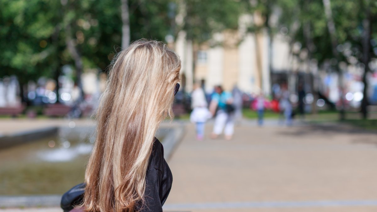 La contaminación urbana puede provocar daños al cabello.